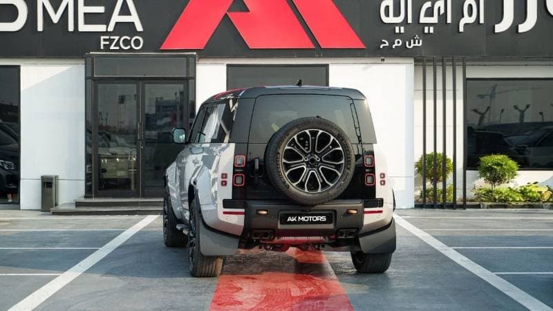 2026 Land Rover Defender thumbnail 5