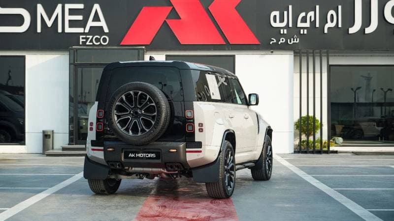 2026 Land Rover Defender OCTA thumbnail 6