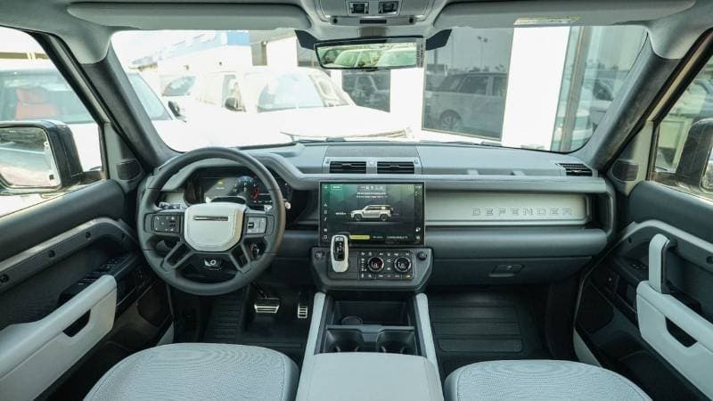 2026 Land Rover Defender OCTA thumbnail 8