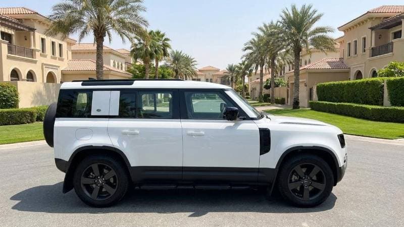 2023 Land Rover Defender thumbnail 3