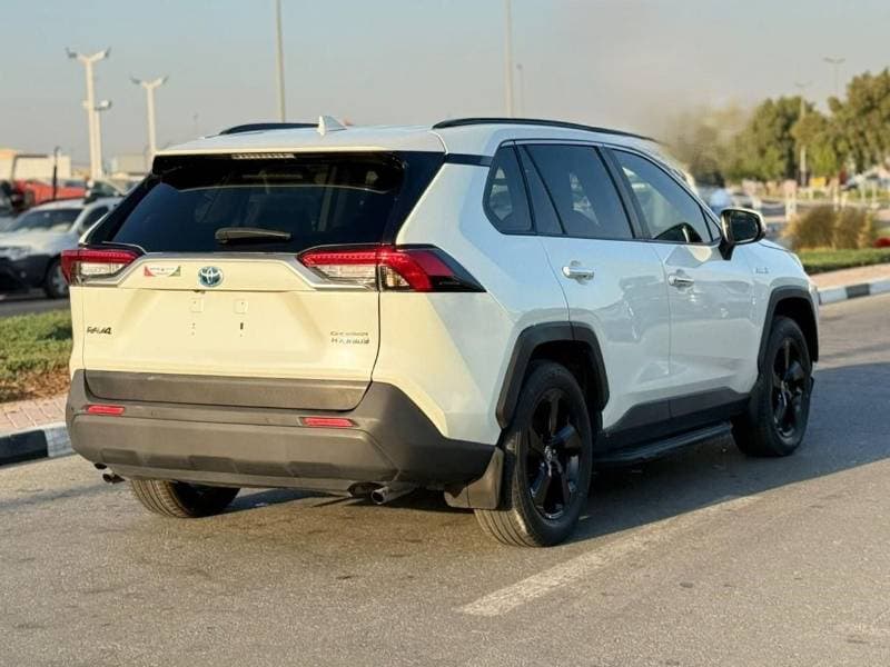 2021 Toyota RAV4 LTD HEV thumbnail 6