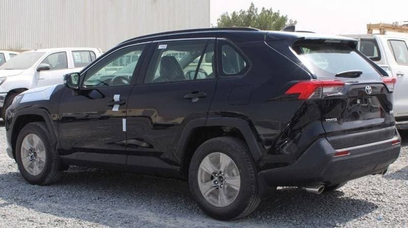 2025 Toyota RAV4 LE thumbnail 6