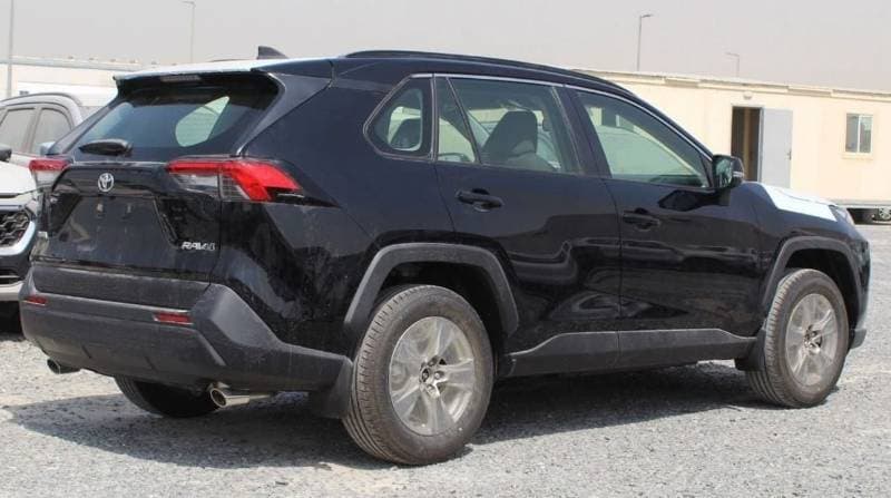 2025 Toyota RAV4 LE thumbnail 4