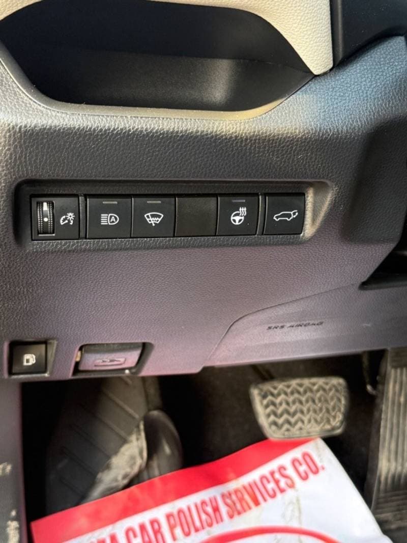 2020 Toyota RAV4 XLE thumbnail 8