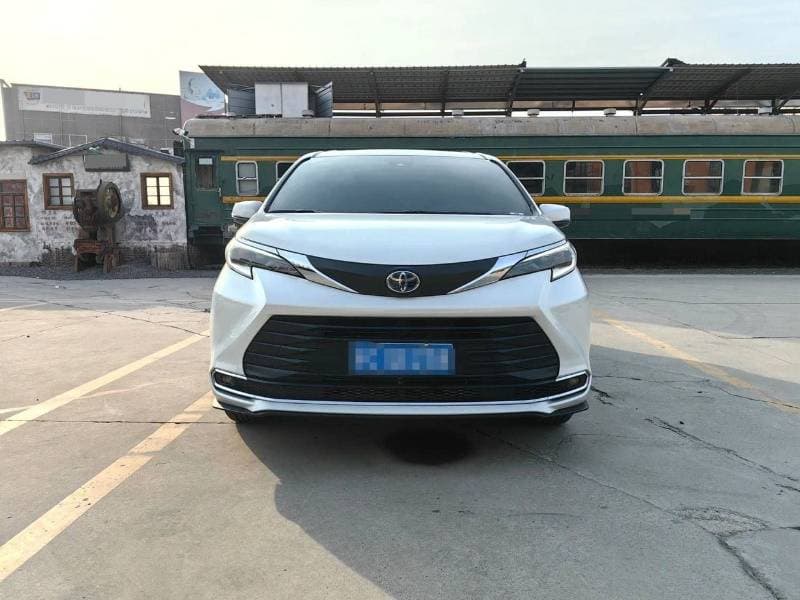 2023 Toyota Sienna XLE