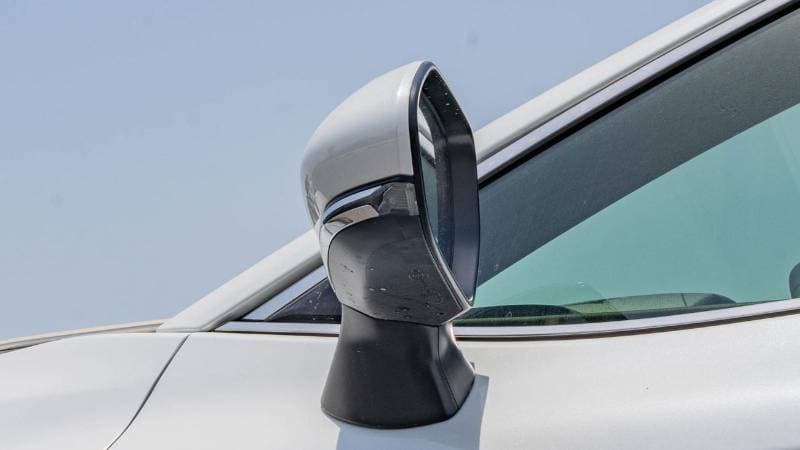 2026 Toyota Camry GLE HEV thumbnail 6