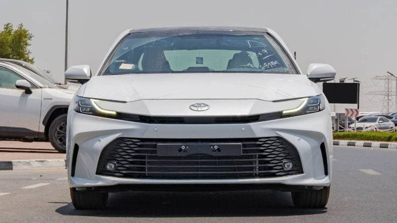 2026 Toyota Camry GLE HEV thumbnail 4