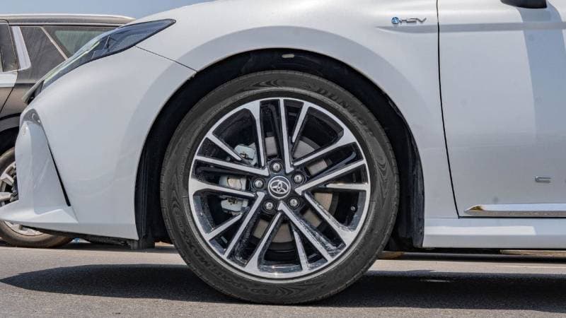 2026 Toyota Camry GLE HEV thumbnail 7