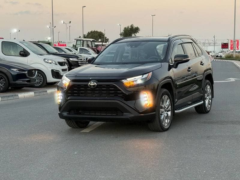 2024 Toyota RAV4 XLE thumbnail 2