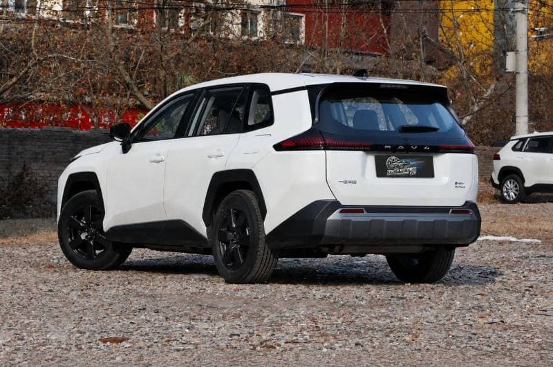 2026 Toyota RAV4 2.5L Luxury thumbnail 4