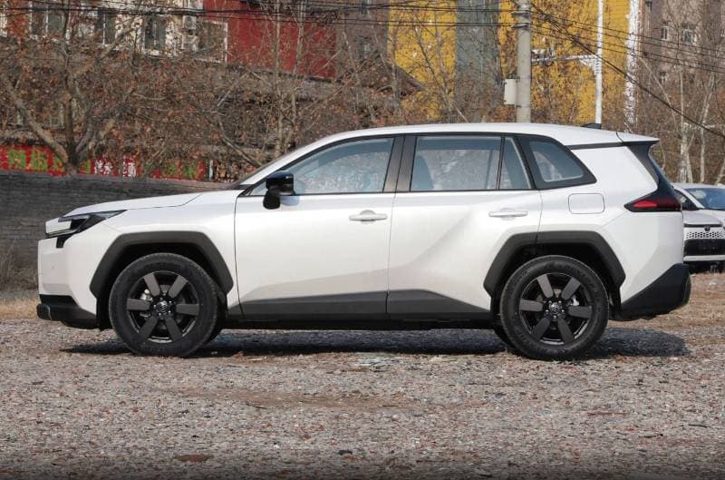 2026 Toyota RAV4 2.5L Luxury thumbnail 3