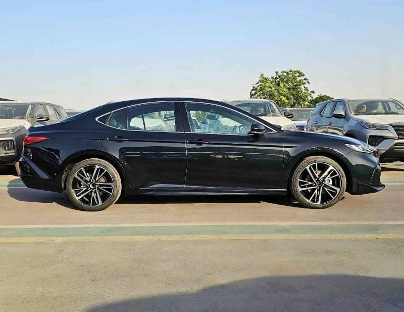 2025 Toyota Camry XLE thumbnail 2