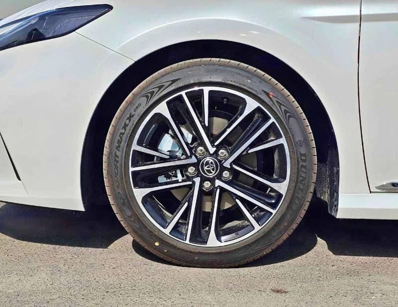 2026 Toyota Camry LIMITED HEV thumbnail 7