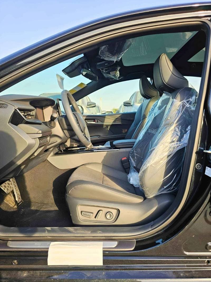 2025 Toyota Camry XLE thumbnail 6