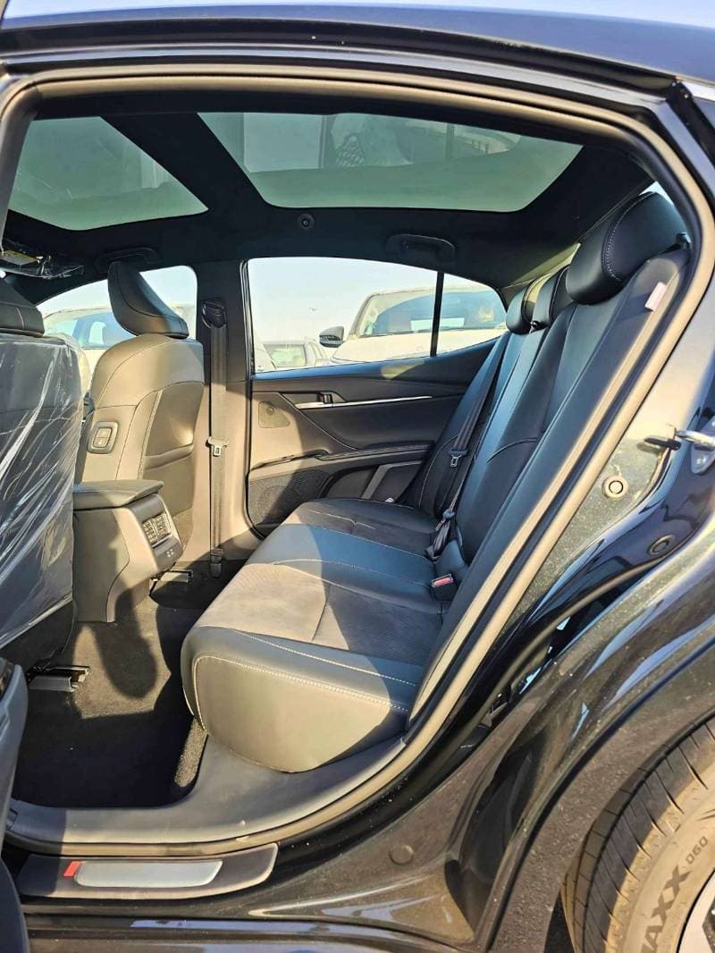 2025 Toyota Camry XLE thumbnail 8