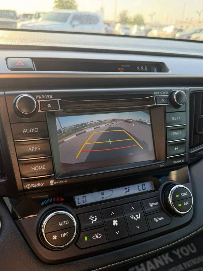 2018 Toyota RAV4 XLE thumbnail 4