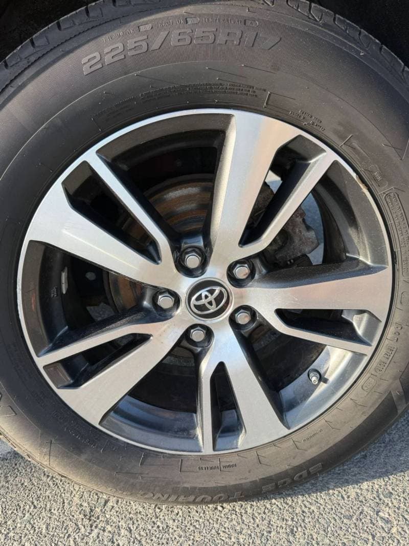 2018 Toyota RAV4 XLE thumbnail 8