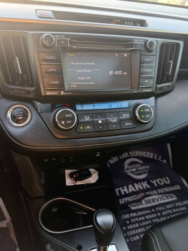 2018 Toyota RAV4 XLE thumbnail 2