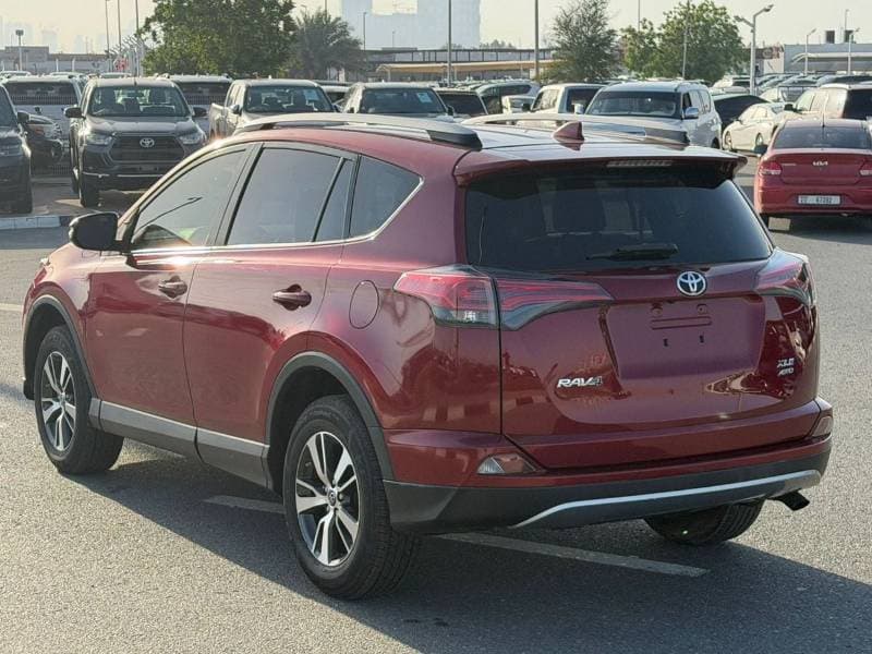2018 Toyota RAV4 XLE thumbnail 7