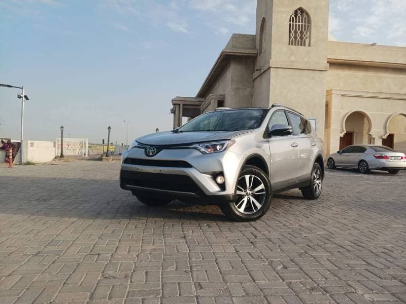 2018 Toyota RAV4 XLE thumbnail 8
