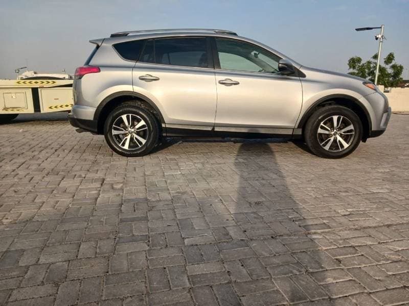 2018 Toyota RAV4 XLE thumbnail 5