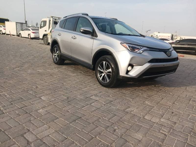 2018 Toyota RAV4 XLE thumbnail 4