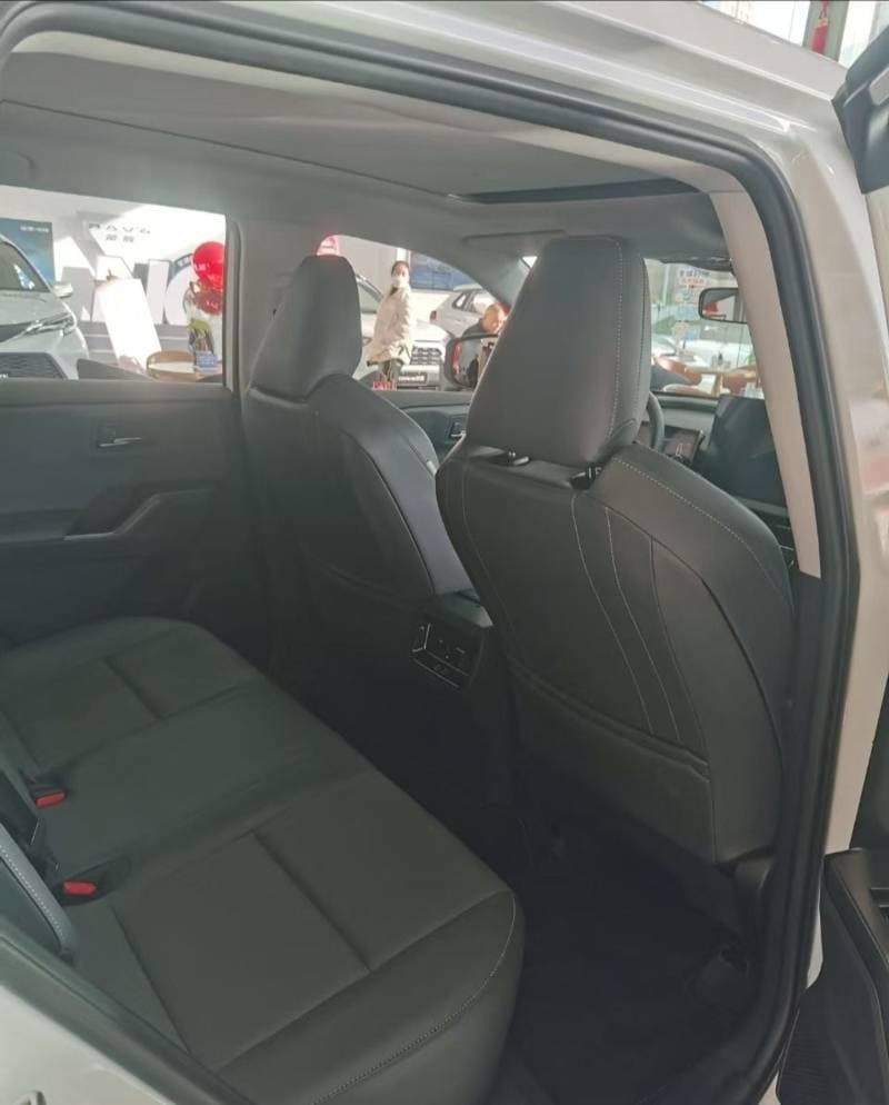 2026 Toyota RAV4 XLE thumbnail 7