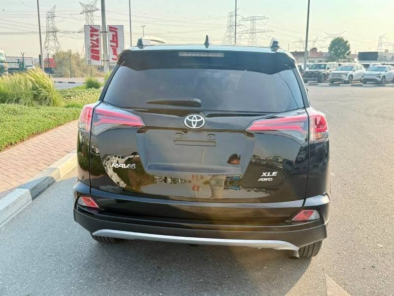 2018 Toyota RAV4 XLE thumbnail 7