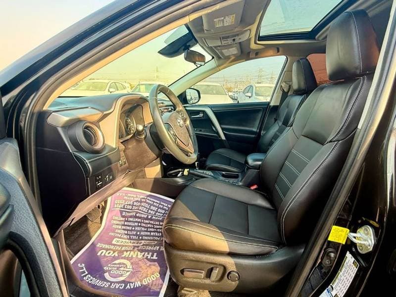 2018 Toyota RAV4 XLE thumbnail 2