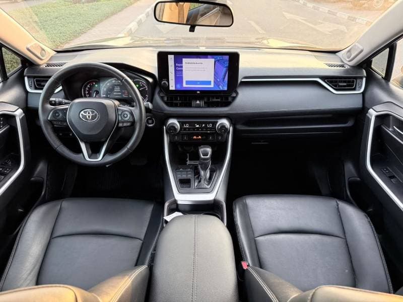 2023 Toyota RAV4 XLE thumbnail 5