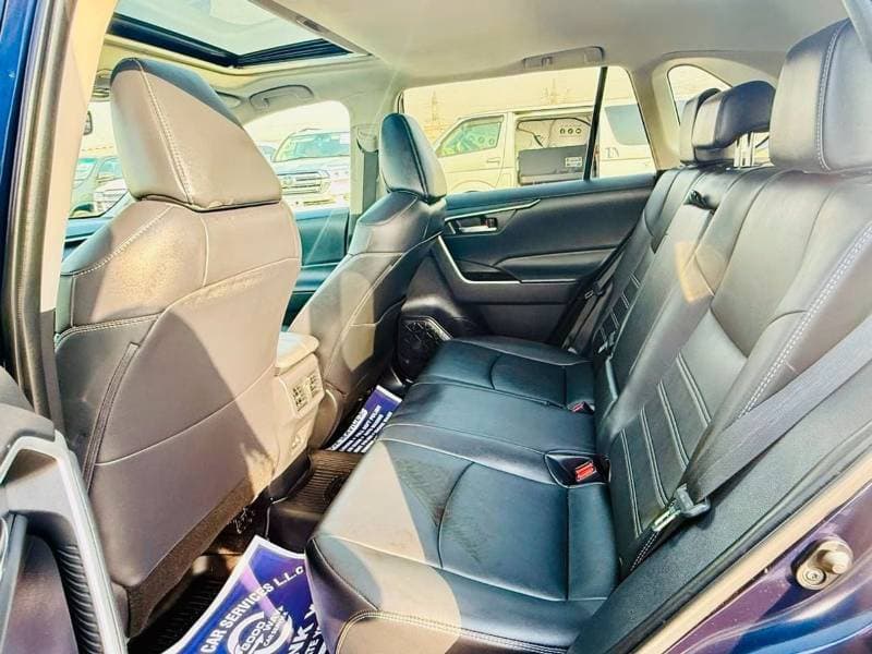 2021 Toyota RAV4 XLE thumbnail 4