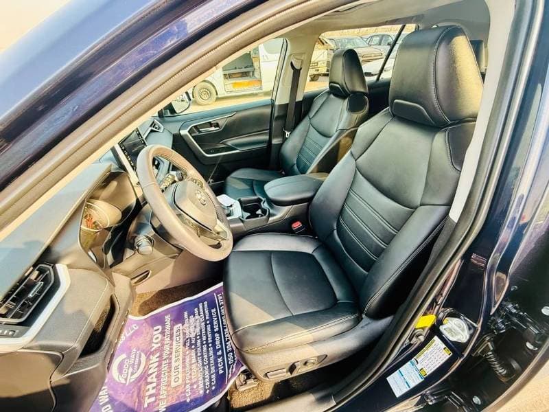 2021 Toyota RAV4 XLE thumbnail 2