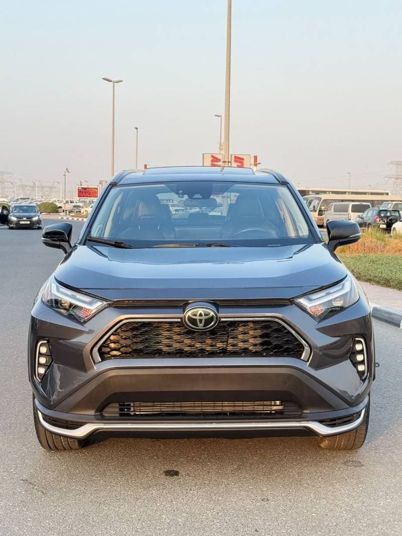2023 Toyota RAV4 XLE thumbnail 2