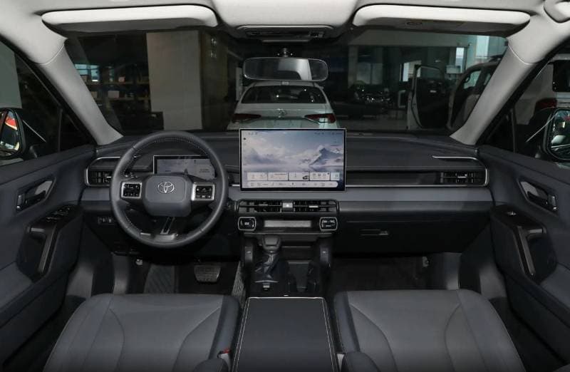 2026 Toyota RAV4 2.0L Luxury thumbnail 6