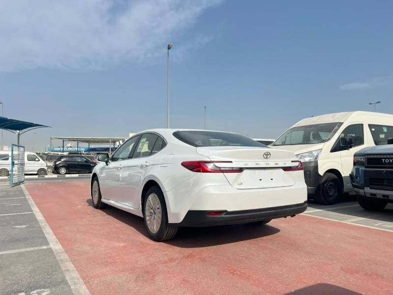 2026 Toyota Camry GLE thumbnail 2