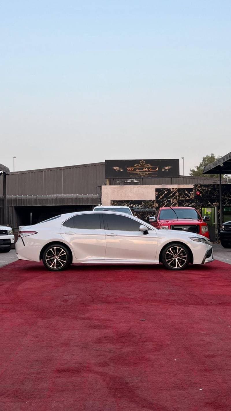 2019 Toyota Camry SPORT thumbnail 4