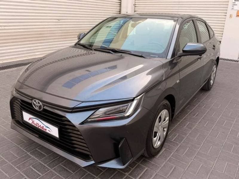 2023 Toyota Yaris E thumbnail 2