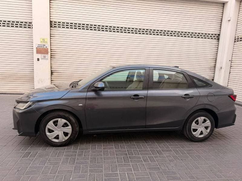 2023 Toyota Yaris E thumbnail 6