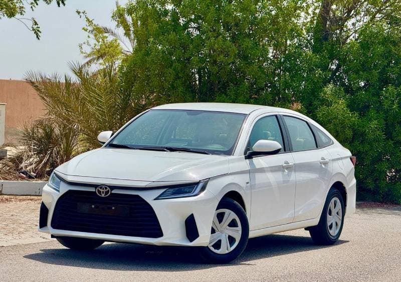 2024 Toyota Yaris E thumbnail 2