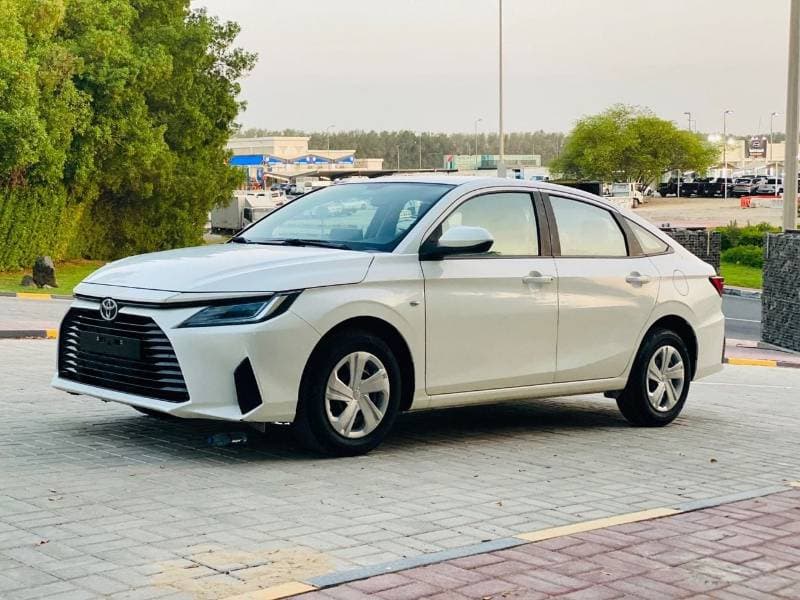 2023 Toyota Yaris E thumbnail 5