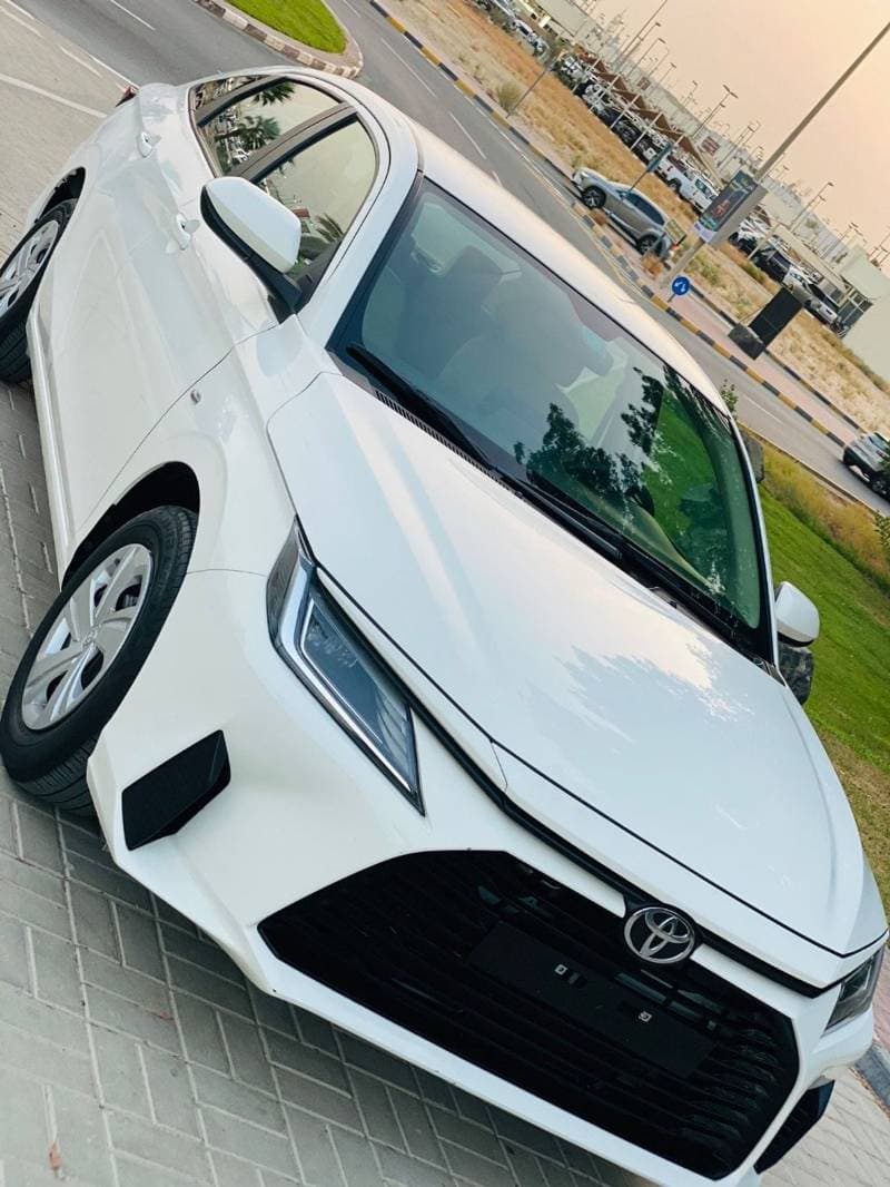 2023 Toyota Yaris E thumbnail 2