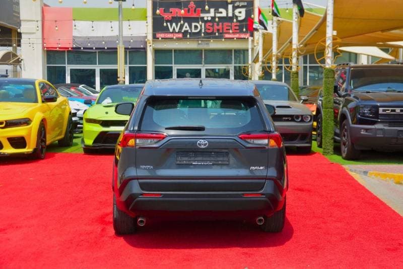 2025 Toyota RAV4 LE thumbnail 5