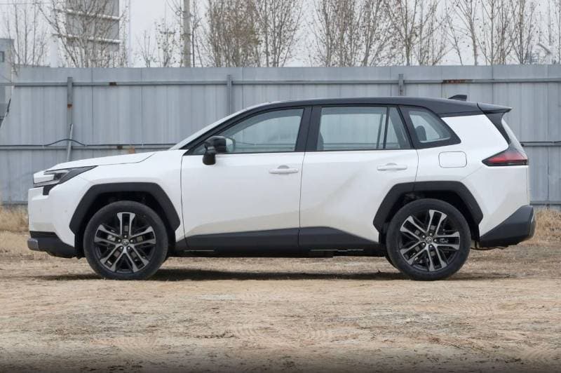 2026 Toyota RAV4 Flagship 2.5 AWD thumbnail 3