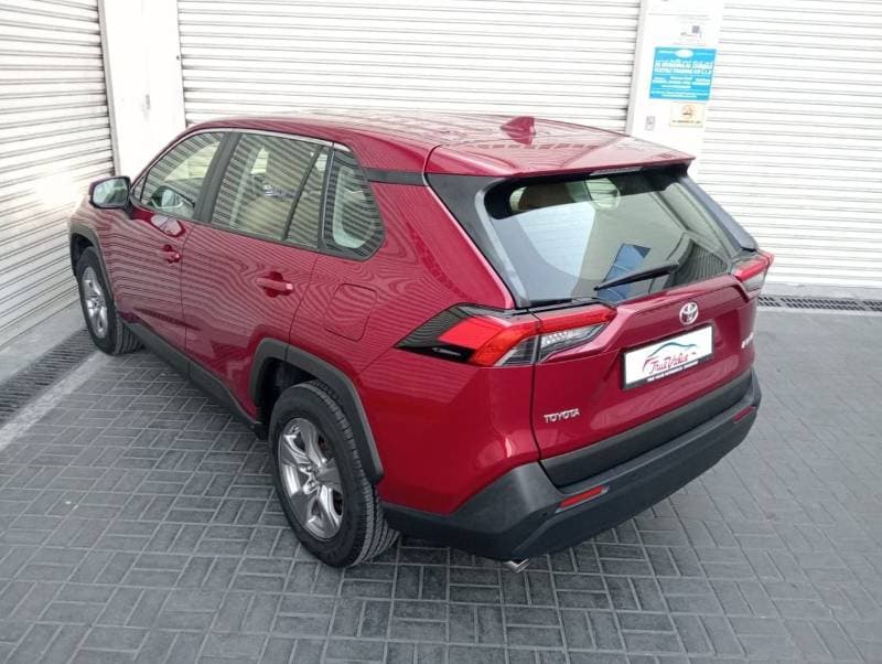 2022 Toyota RAV4 LE thumbnail 4