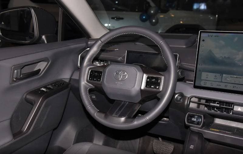 2026 Toyota RAV4 Flagship 2.5 AWD thumbnail 6