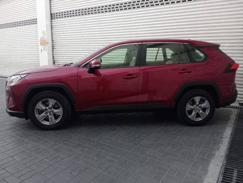 2022 Toyota RAV4 LE thumbnail 5