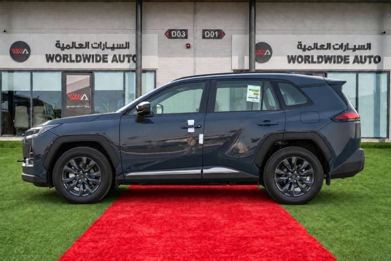 2026 Toyota RAV4 XLE thumbnail 3
