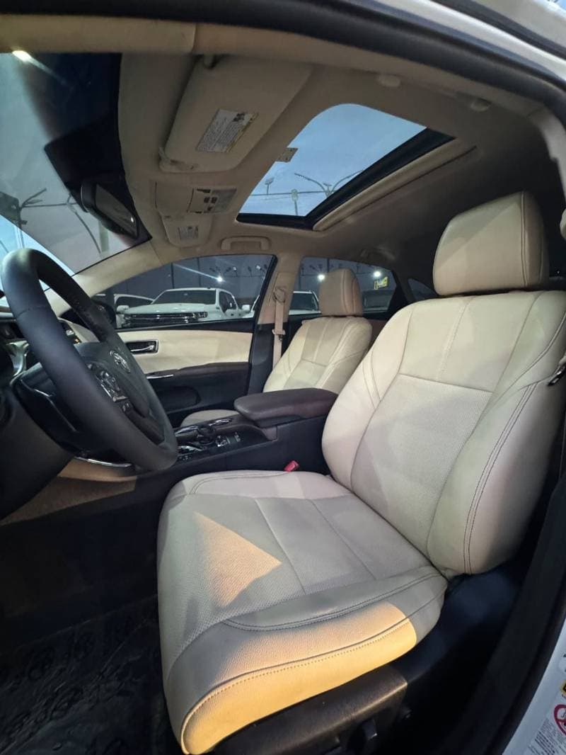 2013 Toyota Avalon LIMITED thumbnail 6