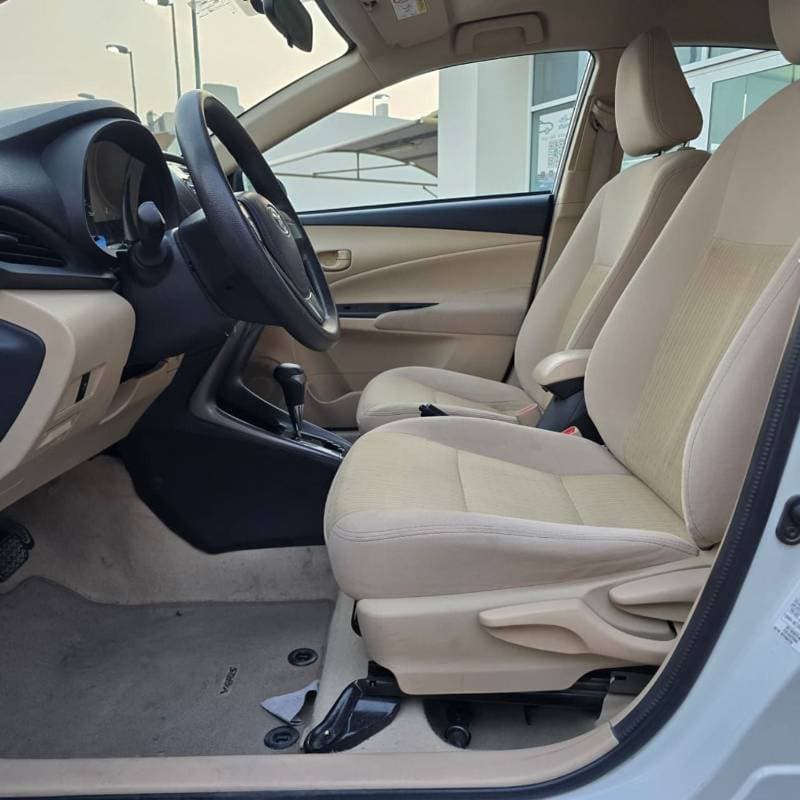 2022 Toyota Yaris E thumbnail 6
