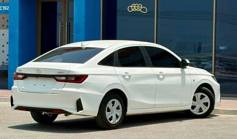 2023 Toyota Yaris E thumbnail 5